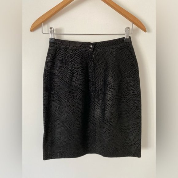 Vintage black leather high waisted snake print skirt - Picture 5 of 12